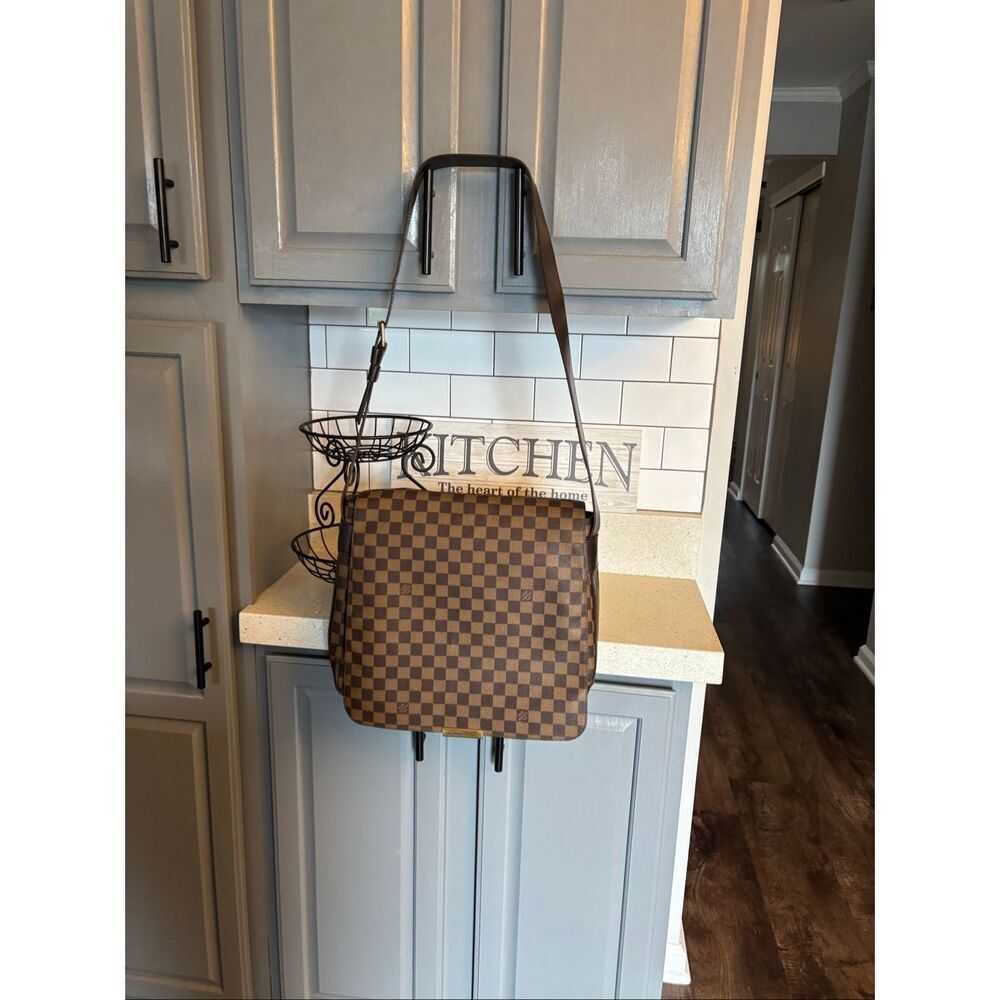Louis Vuitton Damier Messenger Bag